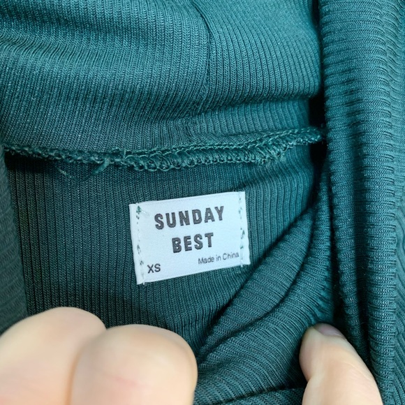 Aritzia Sunday Best Freshman Turtleneck - Picture 4 of 4